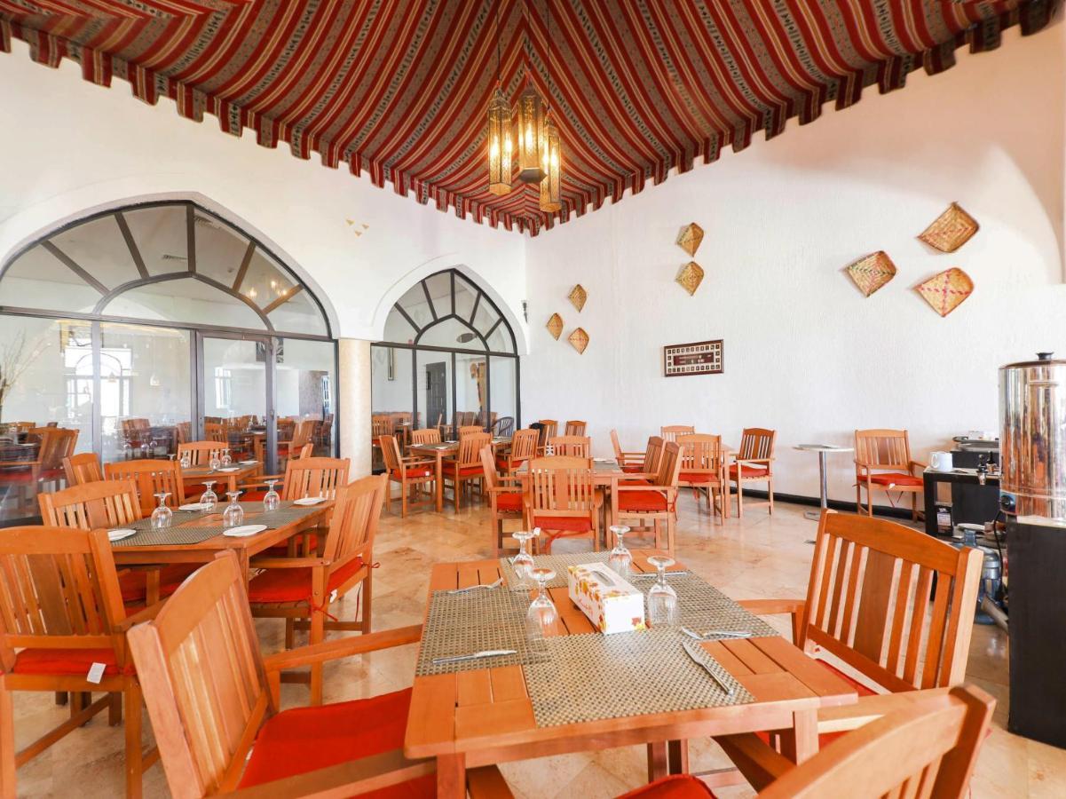Capital O133 Al Sawadi Beach Resort & Spa Barka Exteriér fotografie