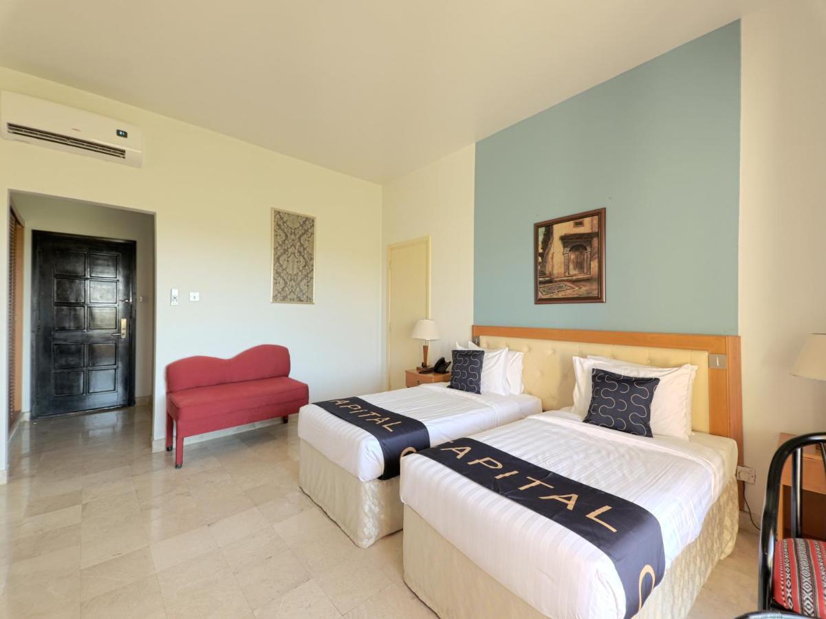 Capital O133 Al Sawadi Beach Resort & Spa Barka Exteriér fotografie