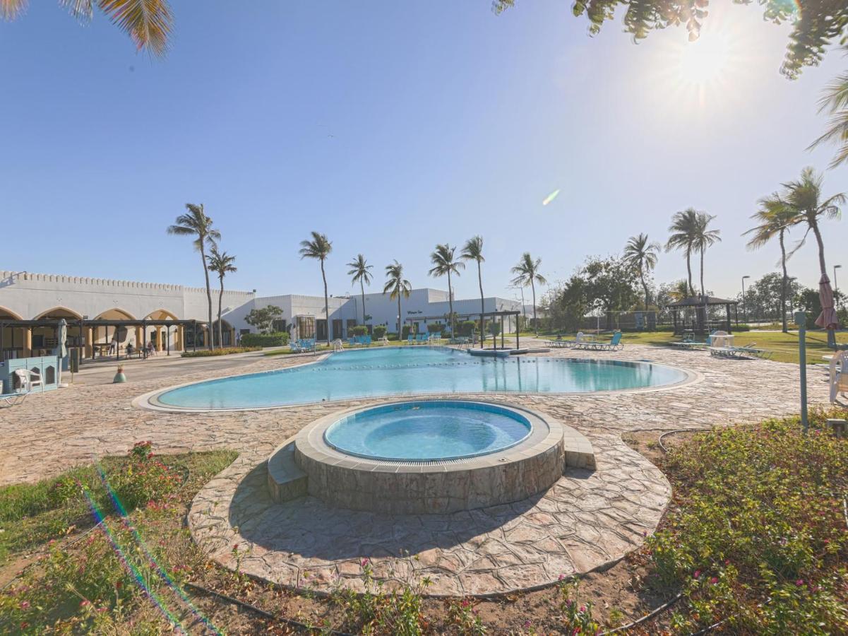 Capital O133 Al Sawadi Beach Resort & Spa Barka Exteriér fotografie