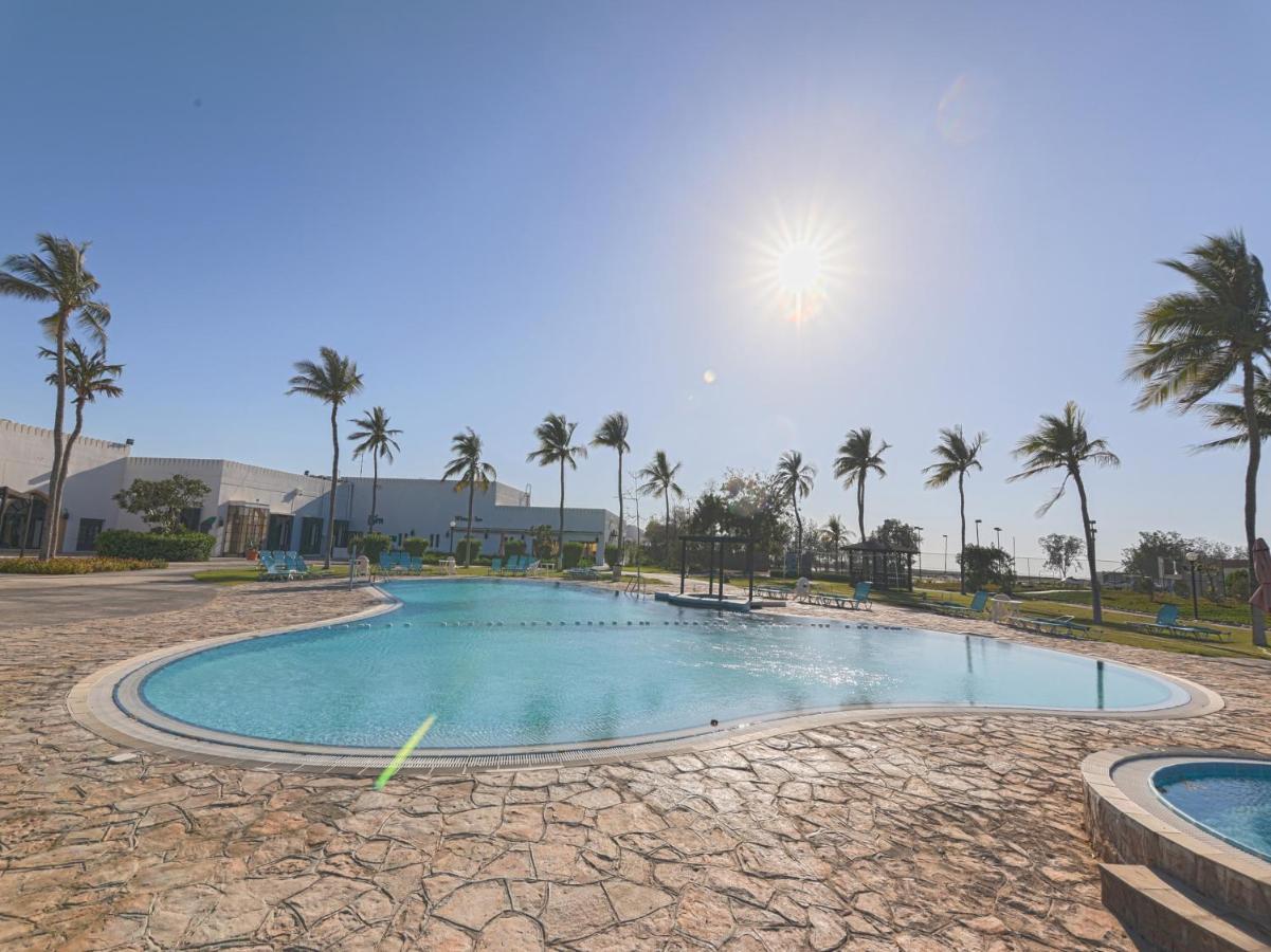 Capital O133 Al Sawadi Beach Resort & Spa Barka Exteriér fotografie
