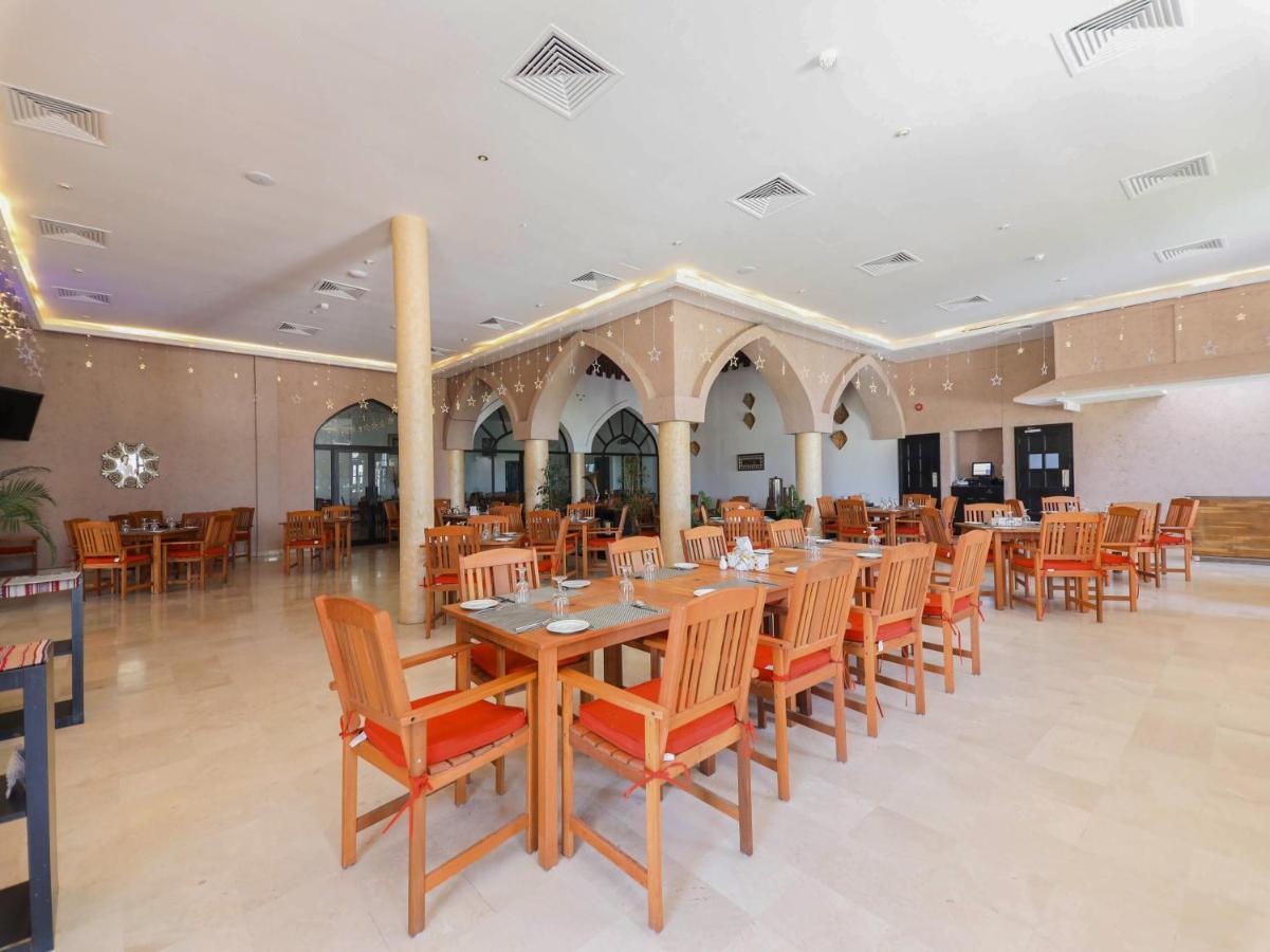 Capital O133 Al Sawadi Beach Resort & Spa Barka Exteriér fotografie